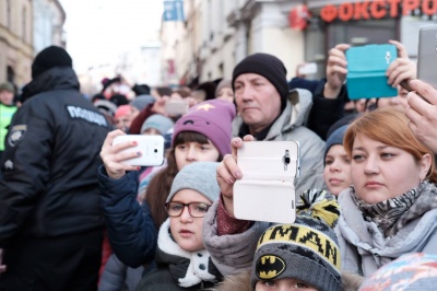 Санта-Клаус на санчатах, Троянський кінь і "Титанік". Що привезли маланкарі до Чернівців (ФОТО)