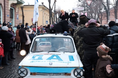 Санта-Клаус на санчатах, Троянський кінь і "Титанік". Що привезли маланкарі до Чернівців (ФОТО)