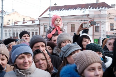 Санта-Клаус на санчатах, Троянський кінь і "Титанік". Що привезли маланкарі до Чернівців (ФОТО)