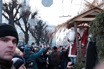 Санта-Клаус на санчатах, Троянський кінь і "Титанік". Що привезли маланкарі до Чернівців (ФОТО)