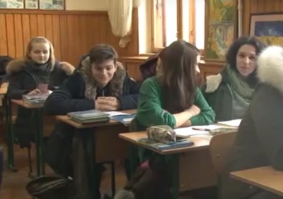 Через застарілу систему опалення учні гімназії в Чернівцях змушені сидіти на заняттях у куртках