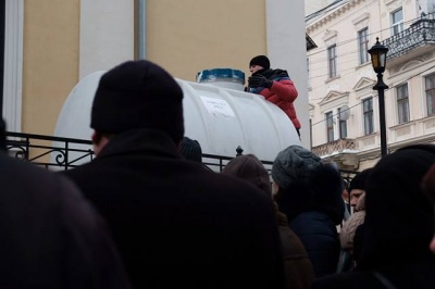 У храмах Чернівців освячують воду (ФОТО)