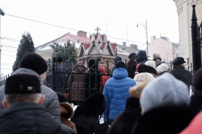 У храмах Чернівців освячують воду (ФОТО)