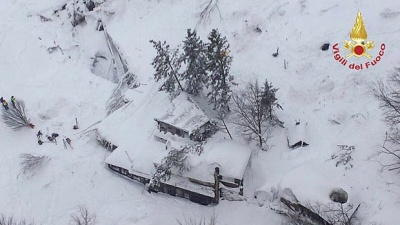 В Італії снігова лавина повністю накрила готель