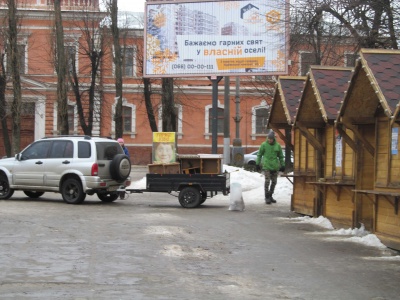 У Чернівцях згортають Різдвяне містечко, Святий Миколай вже поїхав (ФОТО)