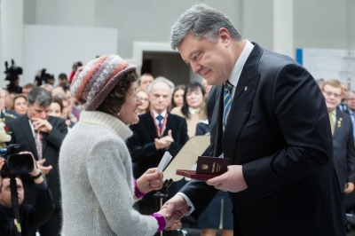 Порошенко нагородив видатну чернівчанку орденом Княгині Ольги