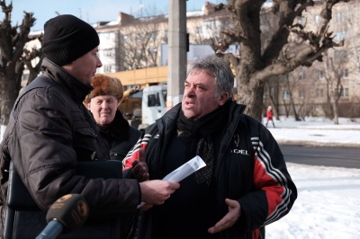 У Чернівцях інспекція з благоустрою "наїхала" на кіоск брата Іво Бобула (ФОТО)