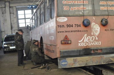 «Більше ламаються, ніж їздять», - майстри про тролейбуси у Чернівцях (ФОТО)