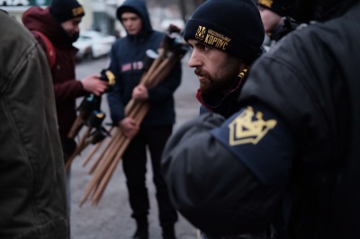 У Чернівцях націоналісти провели смолоскипну ходу пам’яті Героїв Крут (ФОТО)