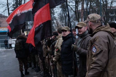 У Чернівцях націоналісти провели смолоскипну ходу пам’яті Героїв Крут (ФОТО)