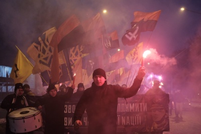 У Чернівцях націоналісти провели смолоскипну ходу пам’яті Героїв Крут (ФОТО)