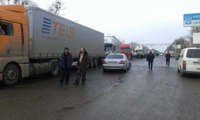На "Порубному" в Чернівецькій області утворилась черга з понад 150 вантажівок