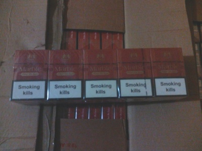 На Буковині пострілами зброї затримували чоловіка, що планував відправити в ЄС 4,4 тисячі пачок цигарок