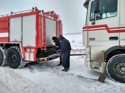 Вантажівки в снігу, проект тунелю і неприбрані тротуари. Найголовніші події Буковини за минулий день