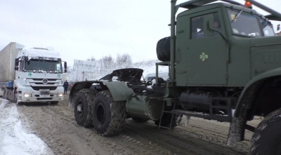 У снігу на Буковині застрягли більше 20 вантажівок (ФОТО)