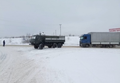 У снігу на Буковині застрягли більше 20 вантажівок (ФОТО)