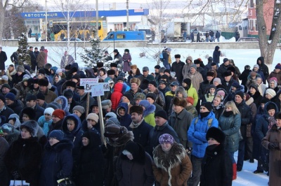 У Сокирянах кілька сотень жителів вийшли на мітинг на захист центральної райлікарні