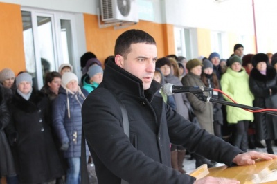 У Сокирянах кілька сотень жителів вийшли на мітинг на захист центральної райлікарні