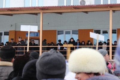 У Сокирянах кілька сотень жителів вийшли на мітинг на захист центральної райлікарні