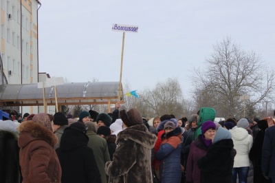 У Сокирянах кілька сотень жителів вийшли на мітинг на захист центральної райлікарні