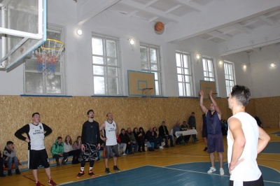 Буковинські баскетболісти перемогли в турнірі-меморіалі