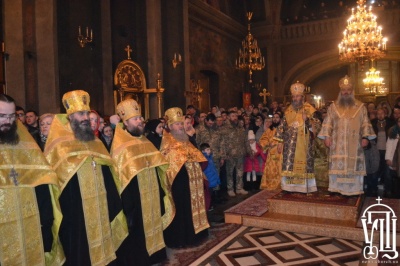 Митрополит Онуфрій звершив літургію у соборі в Чернівцях (ФОТО)