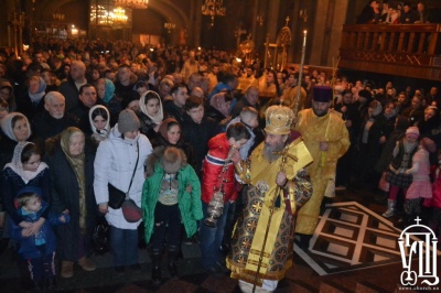 Митрополит Онуфрій звершив літургію у соборі в Чернівцях (ФОТО)