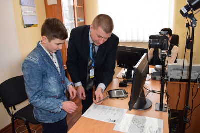 На Буковині відкрили дві нові станції з виготовлення біометричних паспортів