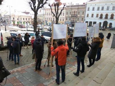 «Не будуйте тунель!»: у Чернівцях активісти закликали депутатів не займатись марнотратством коштів міста