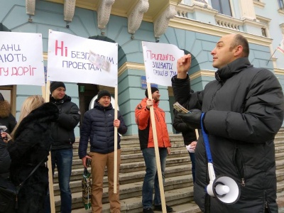 «Не будуйте тунель!»: у Чернівцях активісти закликали депутатів не займатись марнотратством коштів міста