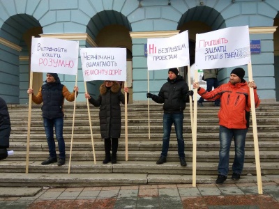 «Не будуйте тунель!»: у Чернівцях активісти закликали депутатів не займатись марнотратством коштів міста