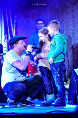 У Чернівцях на концерті «ТІКа» танцювали і дорослі, і діти (ФОТО)