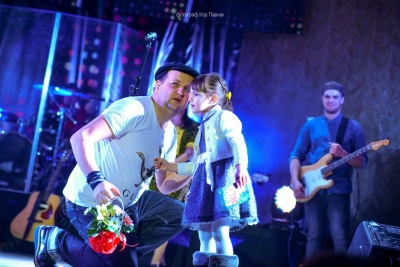 У Чернівцях на концерті «ТІКа» танцювали і дорослі, і діти (ФОТО)