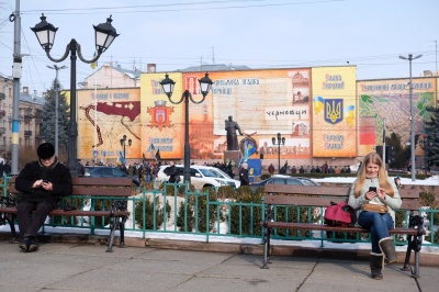 У Чернівцях на Центральній площі вшановують пам’ять героїв Небесної сотні (ФОТО)