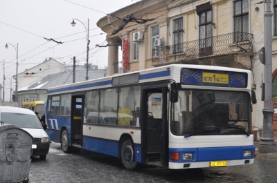 У Чернівцях у автобусі сталося коротке замикання (ФОТО)