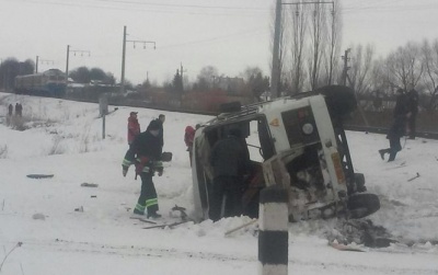 У Вінницькій області поїзд врізався в автобус на нерегульованому переїзді, водій загинув