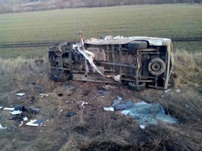 Аварія на об’їзній Чернівців – мікроавтобус перекинувся і загорівся