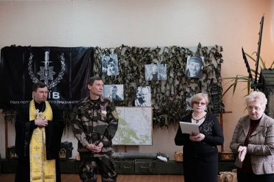 Петриківський розпис на ящиках від гранат: у Чернівцях відкрили виставку військових арт-об`єктів з АТО