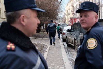 У Чернівцях у драмтеатрі рятувальники «гасили пожежу» - ДСНС провела навчання (ФОТО)