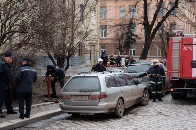 У Чернівцях у драмтеатрі рятувальники «гасили пожежу» - ДСНС провела навчання (ФОТО)