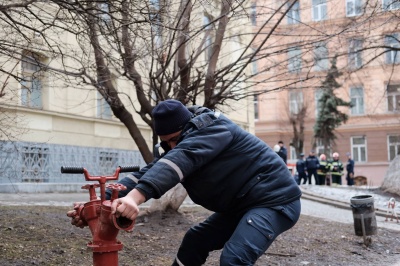 У Чернівцях у драмтеатрі рятувальники «гасили пожежу» - ДСНС провела навчання (ФОТО)