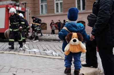 У Чернівцях у драмтеатрі рятувальники «гасили пожежу» - ДСНС провела навчання (ФОТО)