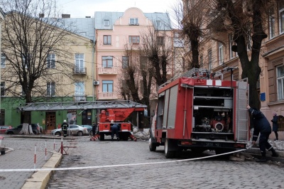 У Чернівцях у драмтеатрі рятувальники «гасили пожежу» - ДСНС провела навчання (ФОТО)