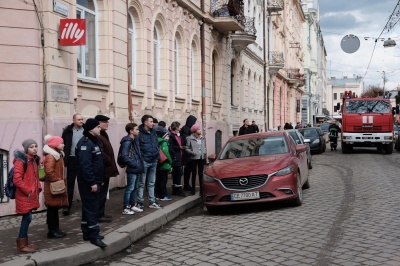 У Чернівцях у драмтеатрі рятувальники «гасили пожежу» - ДСНС провела навчання (ФОТО)