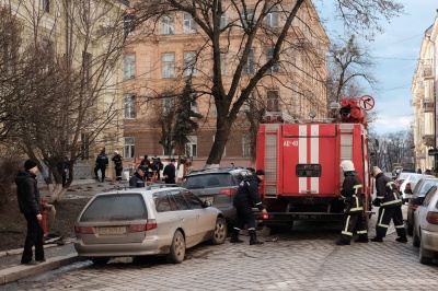 У Чернівцях у драмтеатрі рятувальники «гасили пожежу» - ДСНС провела навчання (ФОТО)