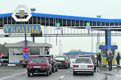 На Буковині на кордоні з Румунією в черзі знаходяться понад 100 автомобілів