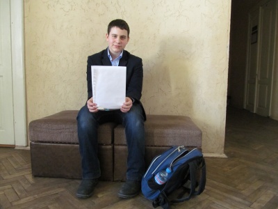 Школяр з Чернівців, родичі якого - волонтери й бійці, пише вірші для солдатів