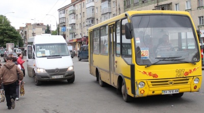 У Хмельницькому суд скасував підвищення цін на проїзд у громадському транспорті