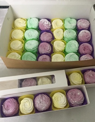 Волонтери у Чернівцях виготовляють солодощі, щоби зібрати кошти на медобладнання (ФОТО)