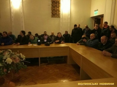 У Луцьку активісти зайняли Волинську ОДА. Вимагають звільнити учасників блокади Донбасу